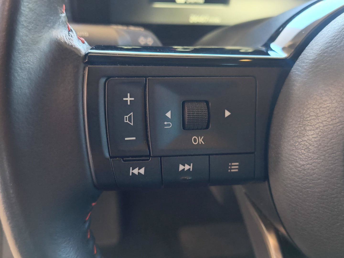 Used 2025 Nissan Kicks SR FWD image 23