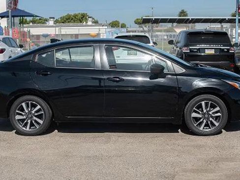 Used 2021 Nissan Versa SV image 5