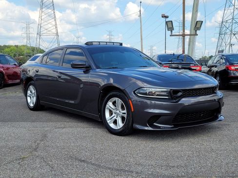 Used 2020 Dodge Charger SXT w/ Leather Interior Group RWD image 21