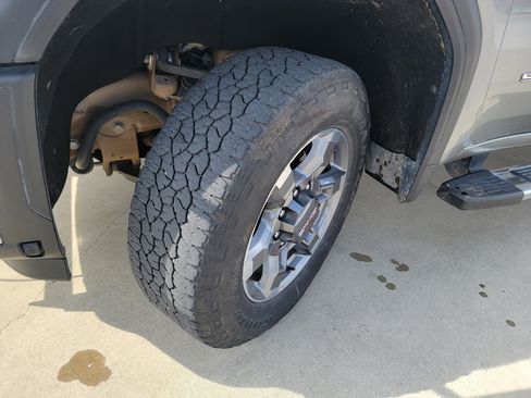 Used 2025 GMC Sierra 3500 SLT w/ SLT Premium Package image 8