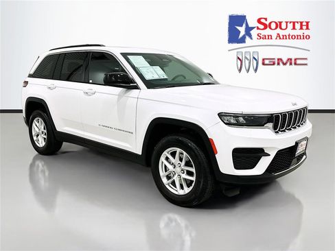 Used 2024 Jeep Grand Cherokee Laredo X image 1
