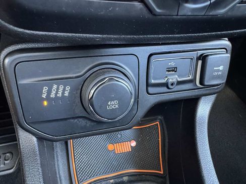 Used 2019 Jeep Renegade Latitude w/ Popular Equipment Group AWD/4WD image 31