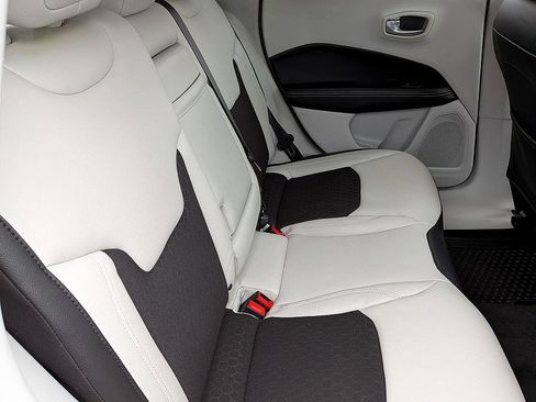 Used 2018 Jeep Compass Latitude w/ Popular Equipment Group image 29