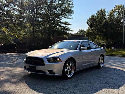 Used 2012 Dodge Charger R/T RWD image 1