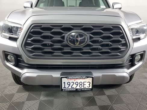 Used 2021 Toyota Tacoma TRD Off-Road w/ Technology Package AWD/4WD image 10