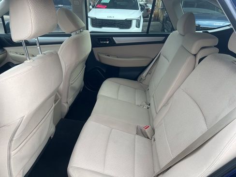 Used 2017 Subaru Outback 2.5i Premium image 10