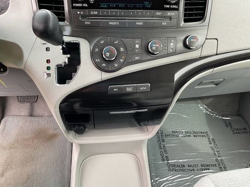 Used 2011 Toyota Sienna LE FWD image 21
