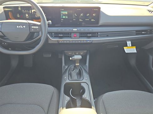 New 2025 Kia K4 LXS image 16