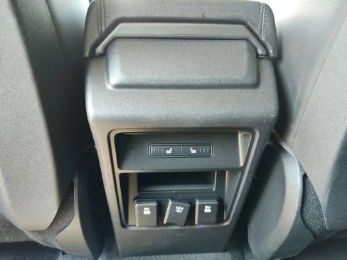 Used 2018 Land Rover Discovery Sport SE image 43