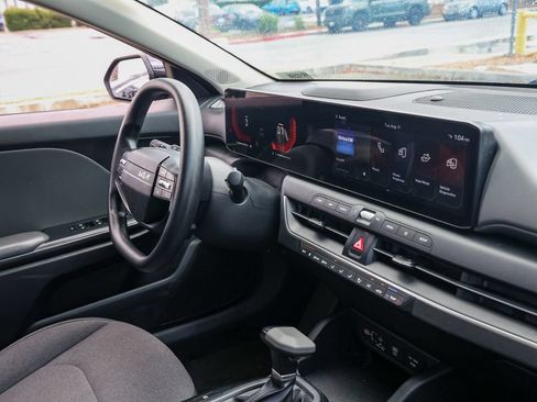Used 2025 Kia K4 FWD image 19
