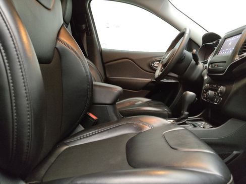 Used 2020 Jeep Cherokee Latitude Plus FWD image 21
