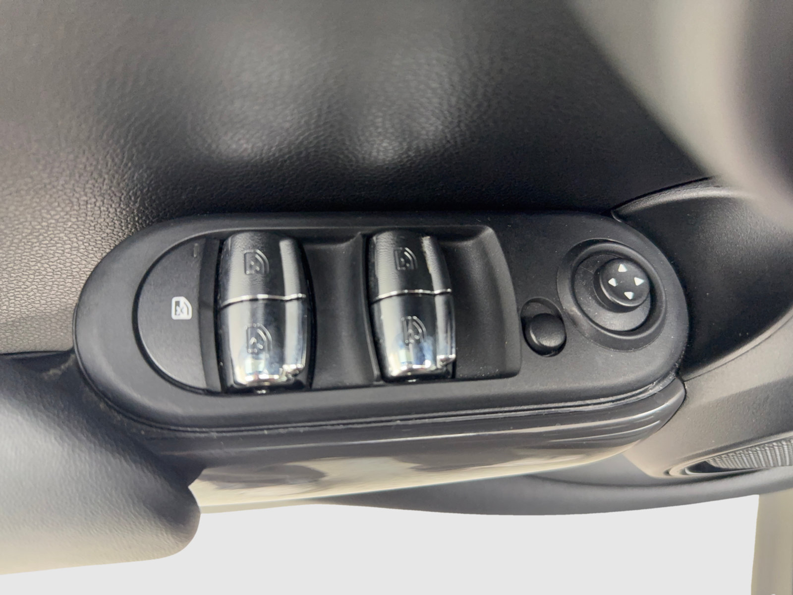 Used 2020 MINI Cooper 4-Door Hardtop FWD image 30