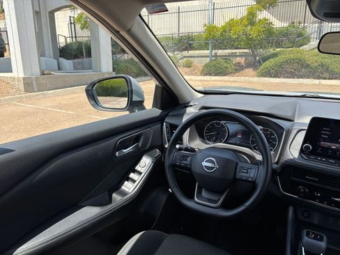 Used 2025 Nissan Rogue SV FWD image 36