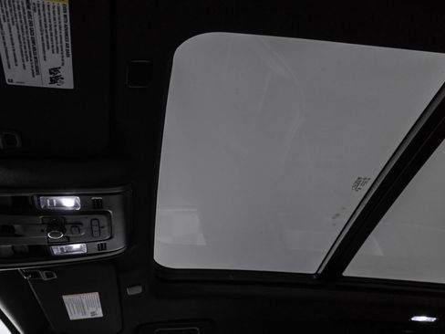 Used 2023 GMC Yukon SLT w/ SLT Luxury Package AWD/4WD image 32