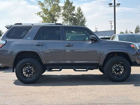 Used 2020 Toyota 4Runner SR5 Premium w/ Moonroof Package AWD/4WD image 2