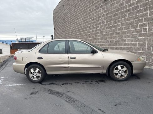 Used 2005 Chevrolet Cavalier Sedan w/ Preferred Equipment Group image 4