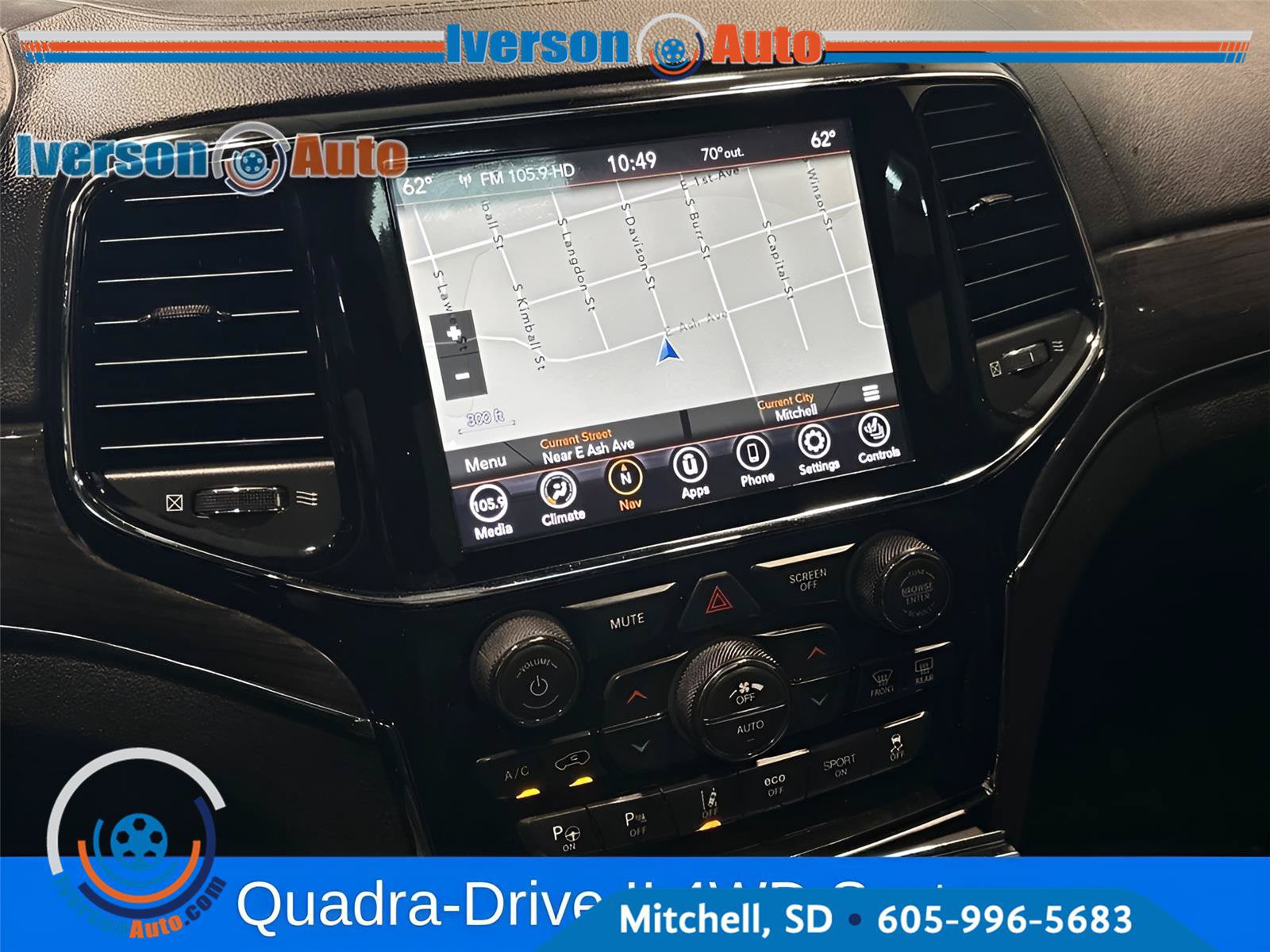 Used 2020 Jeep Grand Cherokee Overland AWD/4WD image 22
