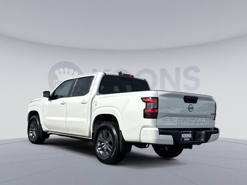 Used 2025 Nissan Frontier SV w/ SV Convenience Package image 4