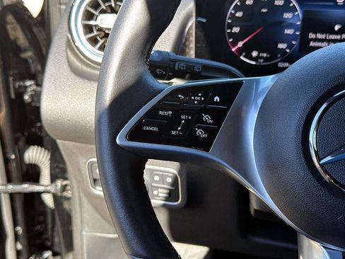 Used 2025 Mercedes-Benz GLB 250 image 28