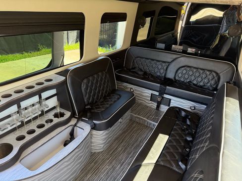 Used 2023 Mercedes-Benz Sprinter 3500 image 82