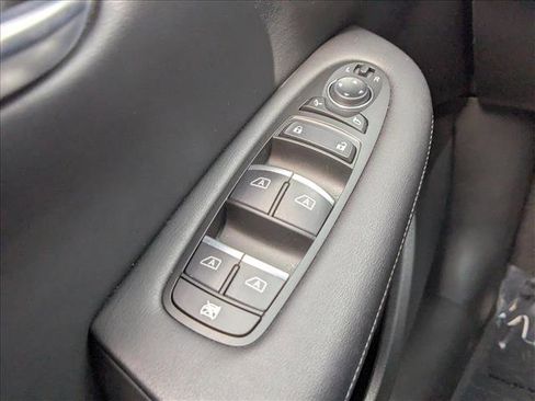 Used 2022 INFINITI QX50 Luxe w/ Appearance Package image 27