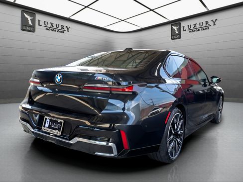 Used 2024 BMW i7 M70 AWD/4WD image 8