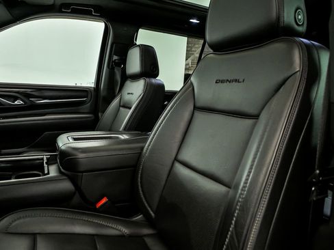 Used 2021 GMC Yukon Denali w/ Denali Premium Package AWD/4WD image 14