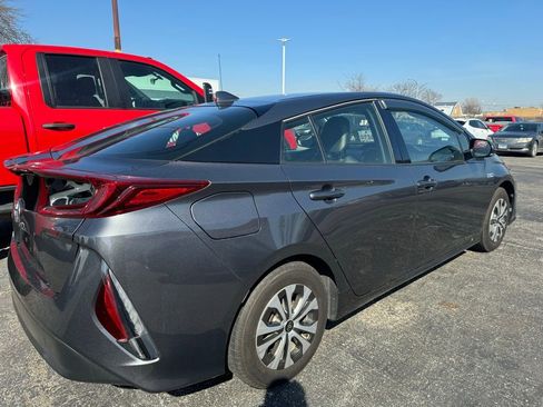 Used 2017 Toyota Prius Prime Premium image 3