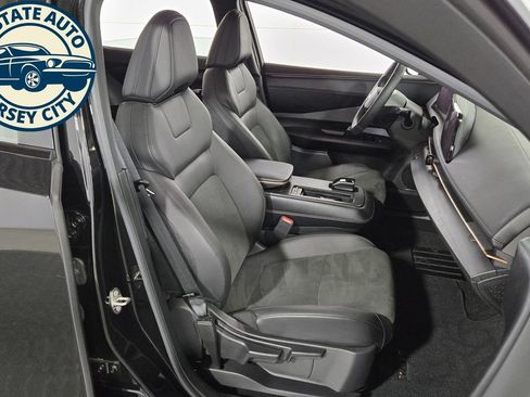 Used 2023 Nissan Ariya AWD image 36