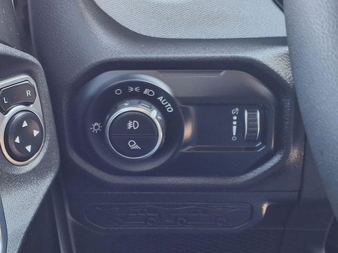 Used 2025 Jeep Gladiator Sport image 16