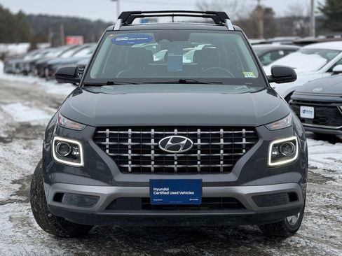 Used 2024 Hyundai Venue Limited image 2
