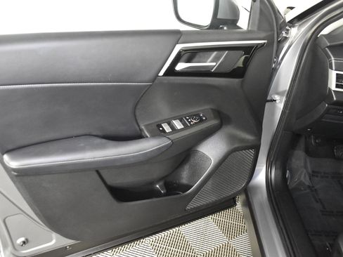 Used 2024 Mitsubishi Outlander SE image 34