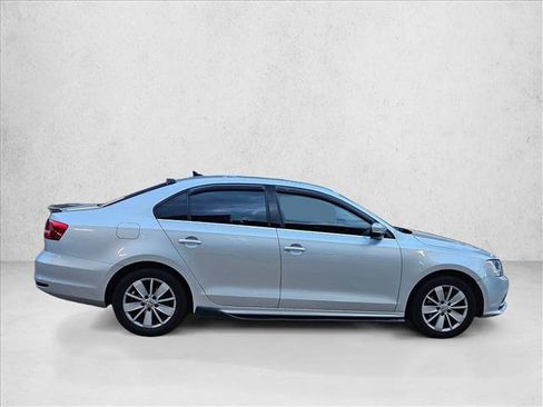 Used 2015 Volkswagen Jetta SE FWD image 4
