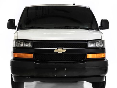 Used 2018 Chevrolet Express 3500 Extended w/ Driver Convenience Package RWD image 7
