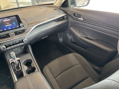 Used 2025 Nissan Altima 2.5 SV FWD image 35