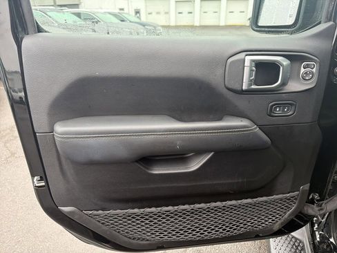 Used 2022 Jeep Wrangler Unlimited Sahara w/ Cold Weather Group AWD/4WD image 11