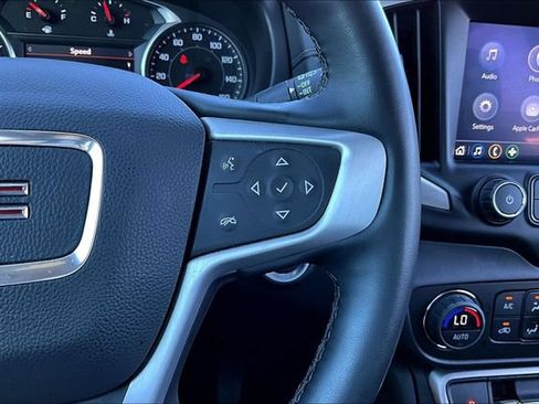 Used 2023 GMC Terrain SLT AWD/4WD image 12