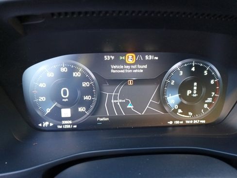 Used 2022 Volvo XC40 T5 R-Design w/ Advanced Package image 18