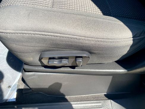 Used 2013 Nissan Titan SV image 16