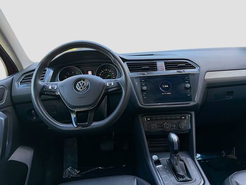 Used 2021 Volkswagen Tiguan SE image 20