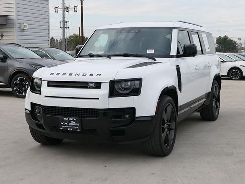 Used 2024 Land Rover Defender 130 X-Dynamic SE AWD/4WD image 7