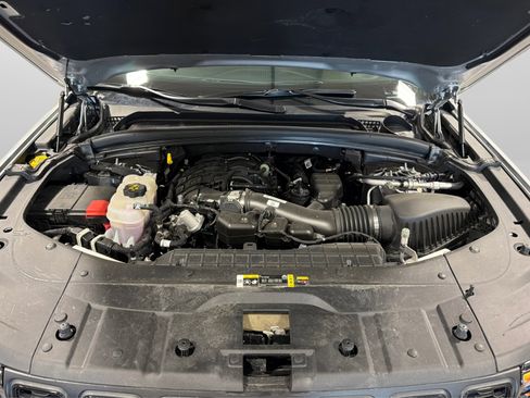 Used 2024 Jeep Grand Cherokee Altitude AWD/4WD image 11