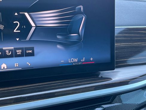 Used 2025 BMW X7 xDrive40i w/ Climate Comfort Package image 29