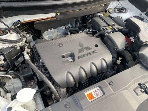 Used 2018 Mitsubishi Outlander SEL image 31