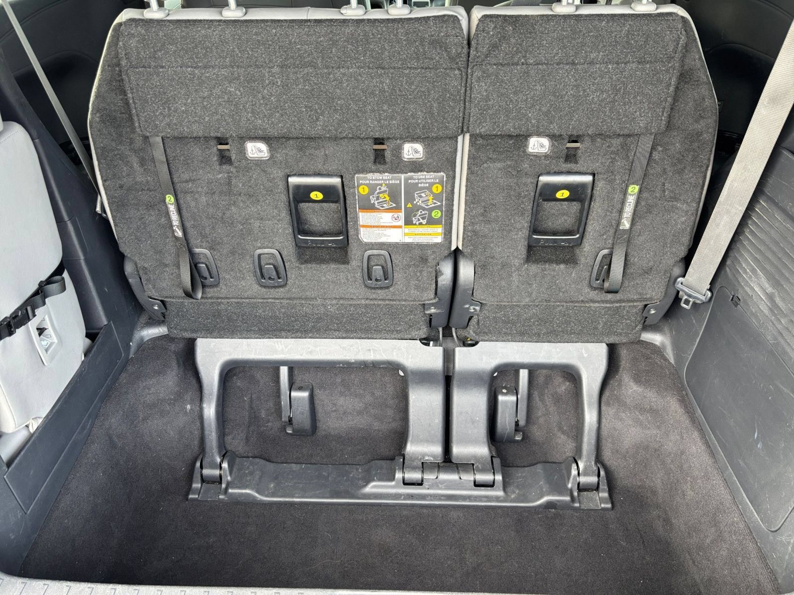 Used 2025 Toyota Sienna XLE FWD image 33