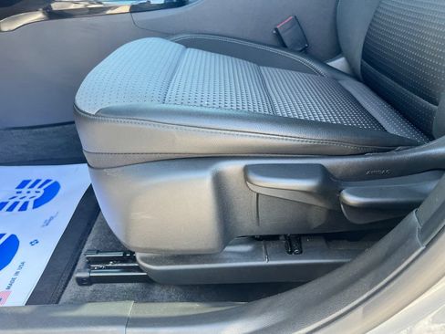 Used 2025 Chevrolet Trax LT w/ LT Convenience Package FWD image 16