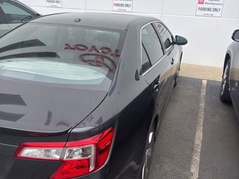 Used 2012 Toyota Camry SE w/ Leather Pkg FWD image 3