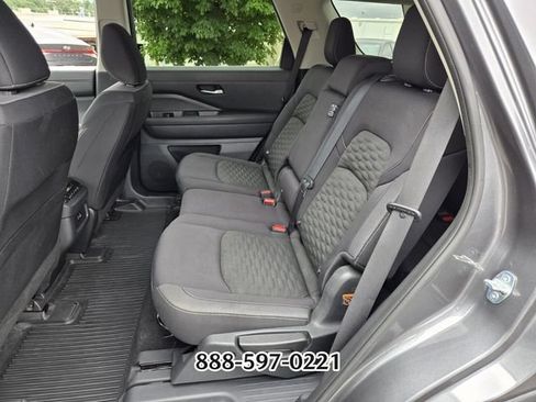 Used 2022 Nissan Pathfinder S AWD/4WD image 11