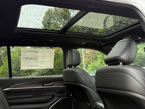 New 2025 Jeep Grand Cherokee L Limited w/ Luxury Tech Group II image 7