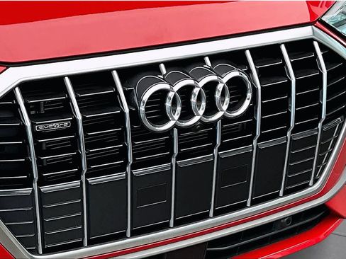 Certified 2025 Audi Q3 2.0T Premium Plus w/ Premium Plus Package AWD/4WD image 32